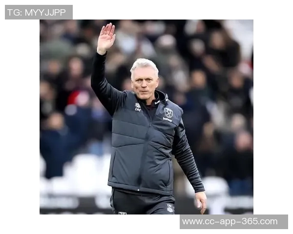 莫耶斯直言英超裁判判罚不公缺乏沟通引发广泛关注