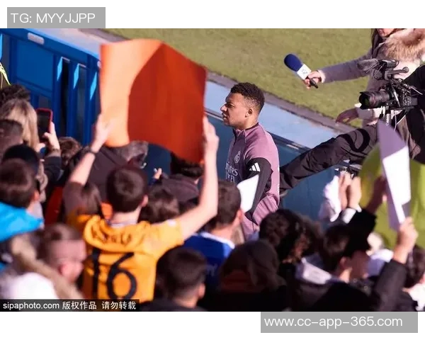 卡瓦哈尔伤后首次回归皇马合练姆巴佩继续专注恢复训练