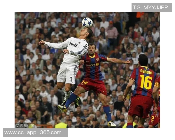 回顾2009年皇马夏窗引援盛宴C罗卡卡本泽马与阿韦洛亚齐聚伯纳乌